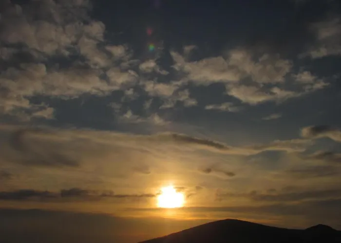 Beautiful For Two Persons With Sea View In Near The דירה *